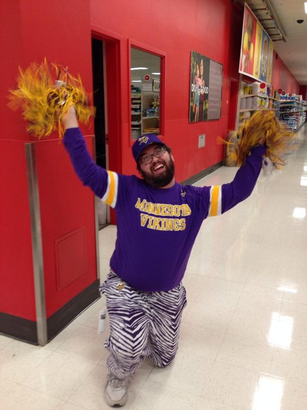kdknuts's tweet photo. GSA Patrick (loyal to GB) dresses in purple for cashier Jenn (Vikes fan). She got 6/12 Redcards for T0240! #jennh http://t.co/sZotjaxfUw