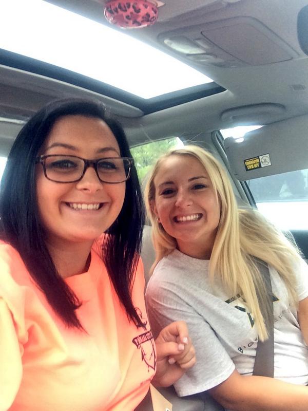 TrinityGarris's tweet photo. I miss @Halidawwn 😭😭😭 Come to Mississippi please! http://t.co/AMmJJydXYF