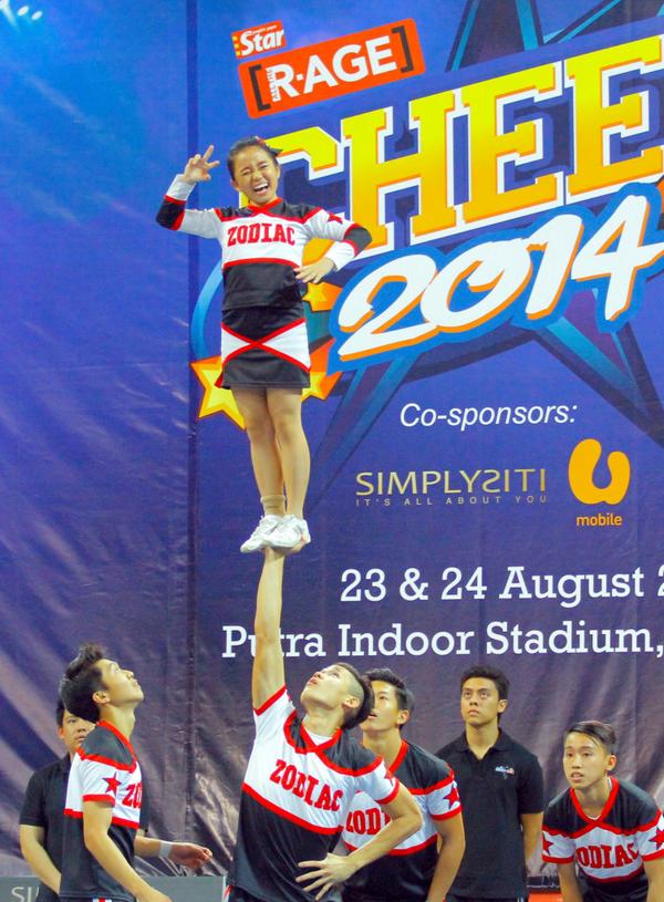thestar_rage's tweet photo. Our interviews with the Top Three category winners at #CHEER2014 - Cyrens, Rayvens and Zodiac! http://t.co/um3YhyLyXl http://t.co/aZn4Aw2Obt