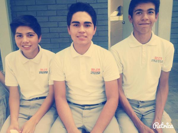 obedgonzalez15's tweet photo. Amo a estos vatos :D
#Manuel #Suache http://t.co/nOwnfhCCF3