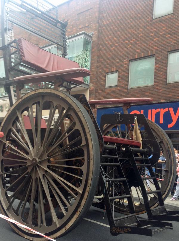 discoverirl's tweet photo. Wonderful scenes in #Limerick as beautiful Granny arrives. Follow her story: #LimerickGiant http://t.co/XY8W0HoRSg http://t.co/VuEPSPxfWJ