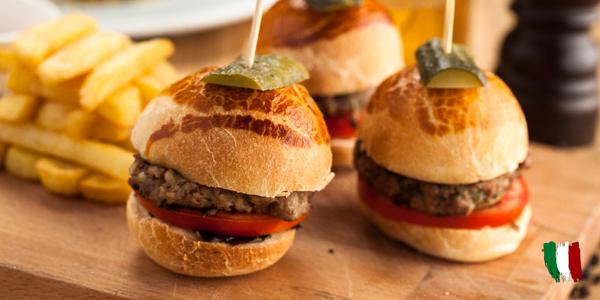 Bu üçlü yok mu.. Öyle sakin durduklarına bakmayın, #lezzet'den yerlerinde duramıyorlar!