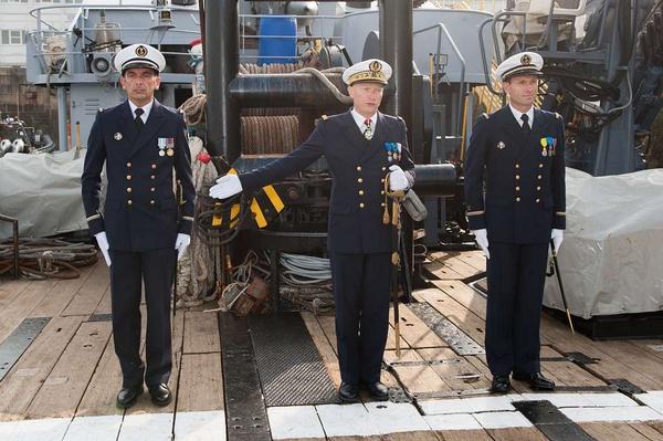 MarineNationale's tweet photo. 04/09 #Cherbourg #Prisecommandement du BSR Elan par le major Anthony Simon http://t.co/FuoA1yfUov