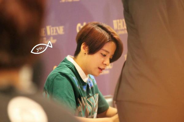 affxtionina's tweet photo. 140904 Amber #fx during Who.a.u fansign event (4P) [ cr as tagged ] #5YearsWithFx http://t.co/S8nNF9wovw