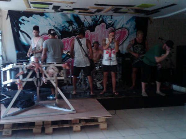 Sedang check sound <a href="/seventribe/">Seventribe</a>