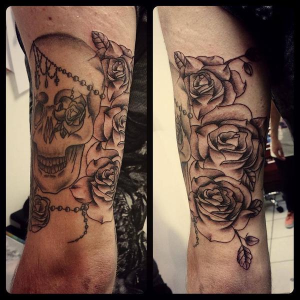 BloodyDiamond93's tweet photo. #Dmay #Roses #InkedBoy #Ink #BloodyDiamondTattooShop #AulnaySousBois #Tatouage #tattoo http://t.co/mlSqg0AX0G
