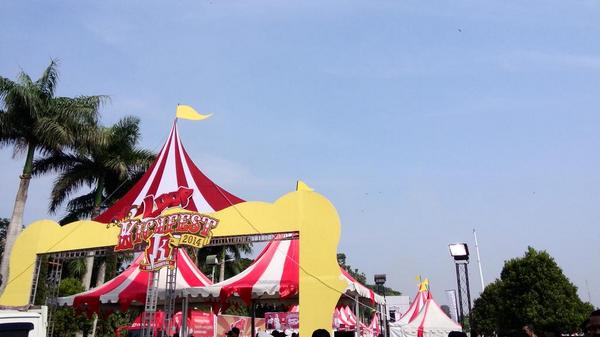 tsel_malang's tweet image. Siapa yang lagi di #LoopKickfest2014 nih? Buruan bawa uang yang banyak trus belanja sepuasnyaa!!!