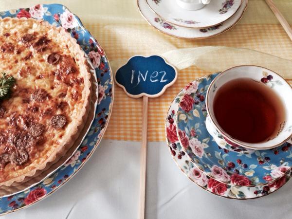 springnesy's tweet photo. Love these flowery tea set and plate. Beautiful 💖 http://t.co/hGG1rBJClP