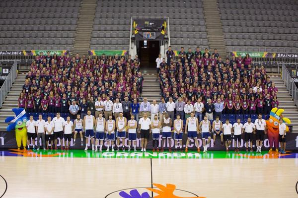 paugasol's tweet photo. Muchas gracias a tod@s los voluntarios que también hacen posible esta #CopaDelMundo! Gracias #Granada! #SomosEquipo http://t.co/b2SmqP0tJd