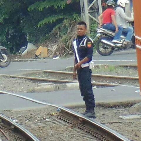 Jaga Pintu. #Pasarsenen #69TahunKeretaku #sahabatKAI