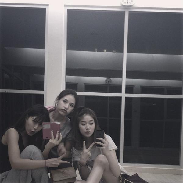KaewFfkFamily's tweet photo. [kaewffk] ดู mv ยังงะเตงงงง #หยิ่ง #peacock #ffk #girlstopic #ffk [cr.KFlism] http://t.co/nAPr77MwoG