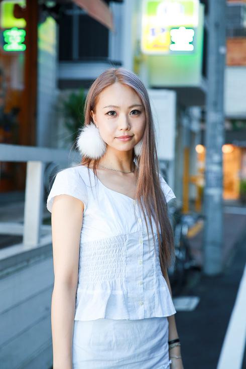 スナップ アクセサリーブランド Nanan Bijouxxx デザイナーの内田 奈々さん Fashionsnap Com Scoopnest