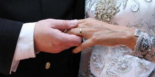 Aduuuh RT <a href="/kompascom/">Kompas.com</a> "Menikah Sama Keyakinan Saja Masih Banyak Konflik, Apalagi Beda" kom.ps/AFmSAf