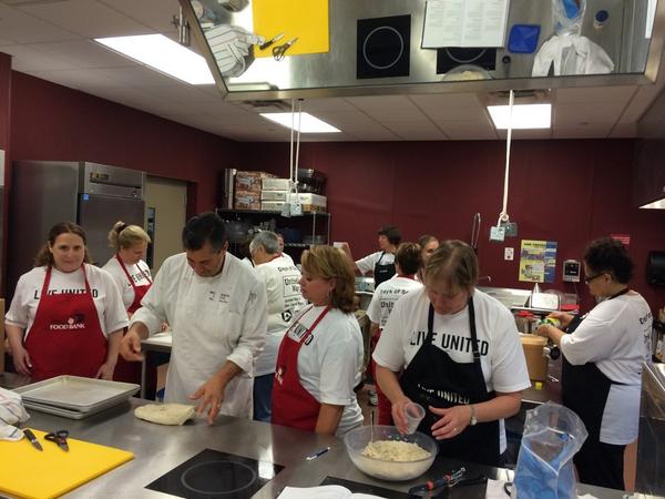 Abby_140's tweet photo. Fun at the food bank with UW DOC for Shalom House.Thanks Chef Michael!  #UWCRDOC2014 http://t.co/hyzJqTNkjW