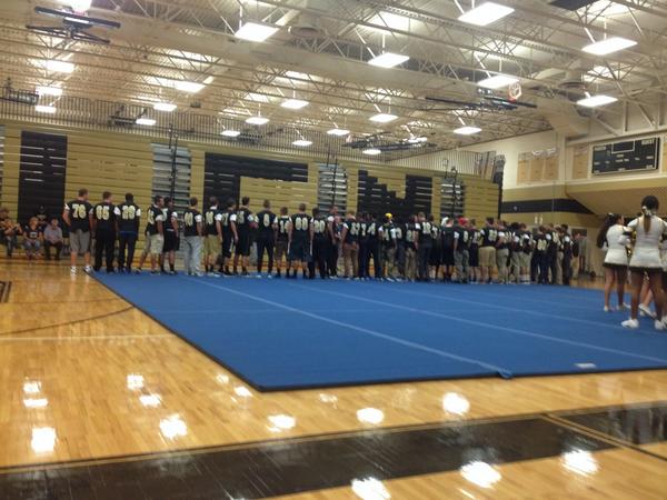 xocourtneykali's tweet photo. Our players make us proud. You all are amazing &amp; good luck tonight 💕 #4frenzy http://t.co/p7oSYOEjuJ