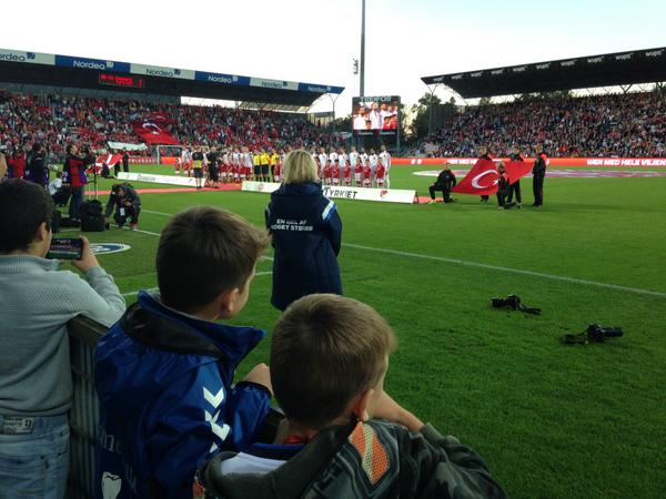 towwejs's tweet photo. Denmark - Turkey this week in Denmark.
Power full Visual Communication by #Videra HD LED perimeter of course:-) http://t.co/oH70lK3fmA