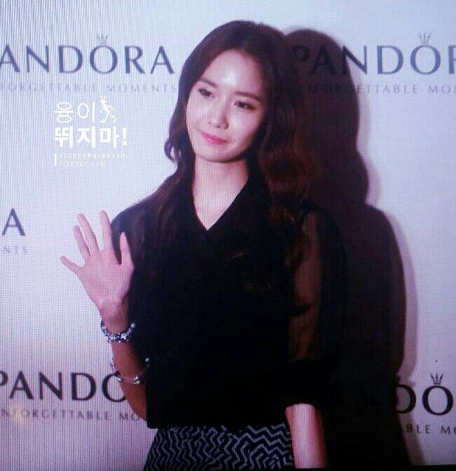 [PIC][05-09-2014]YoonA khởi hành đi Hồng Kông để tham dự sự kiện của thương hiệu "Pandora" vào sáng nay - Page 2 BwxKc4VCIAApZ1D