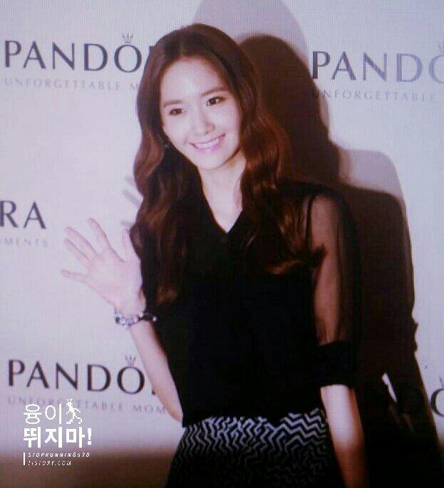 [PIC][05-09-2014]YoonA khởi hành đi Hồng Kông để tham dự sự kiện của thương hiệu "Pandora" vào sáng nay - Page 2 BwxKfloCQAAdwju