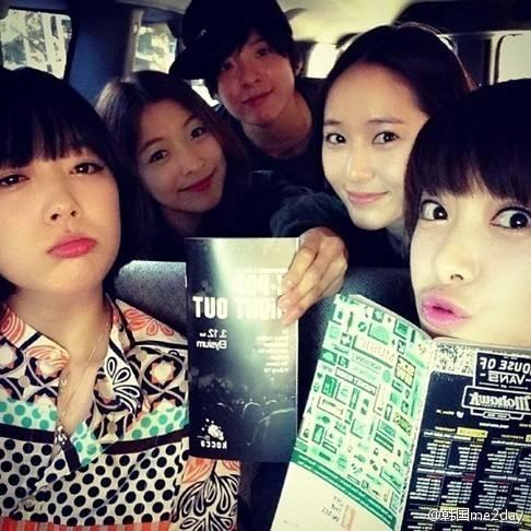 affxtionina's tweet photo. f(x) #5YearsWithFx http://t.co/cZZYgx5hYj