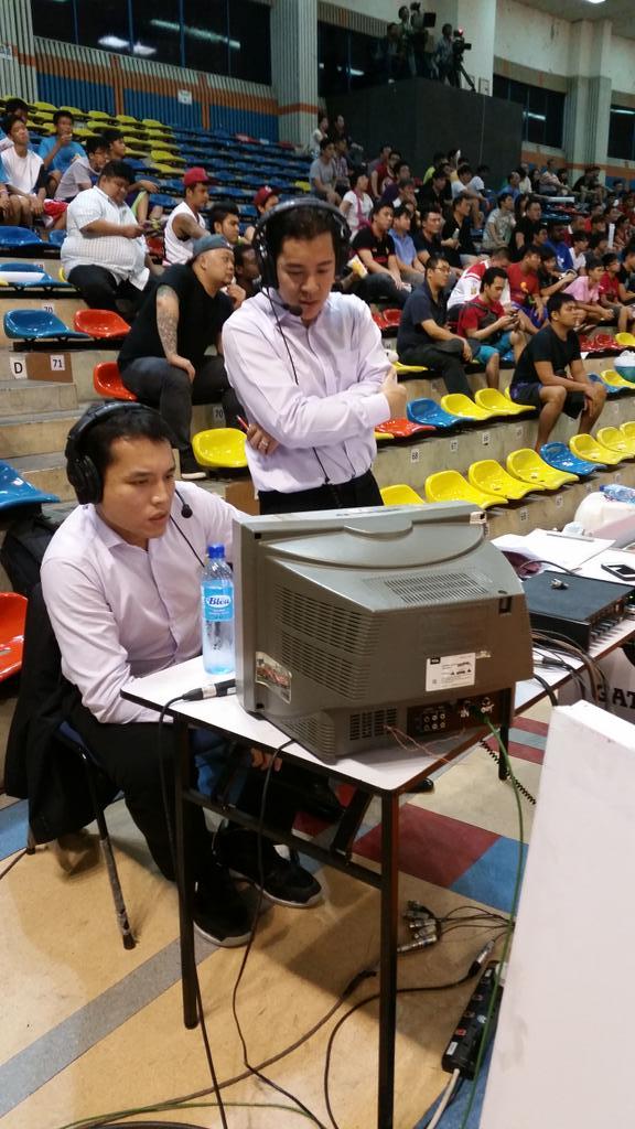 linoralow's tweet photo. My boys @BenIbrahim and @AndriReza at the commentators table! @KLDRAGONS @ABLnews #letsgodragons #ABL2014 http://t.co/26e1FP6ypN