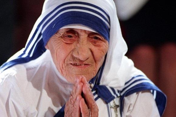 muyinteresante's tweet photo. #TalDiaComoHoy de 1997 fallecía Teresa de Calcuta, defensora de los pobres e indefensos: http://t.co/4lKnmlUkUw http://t.co/cluH8Rxr2s