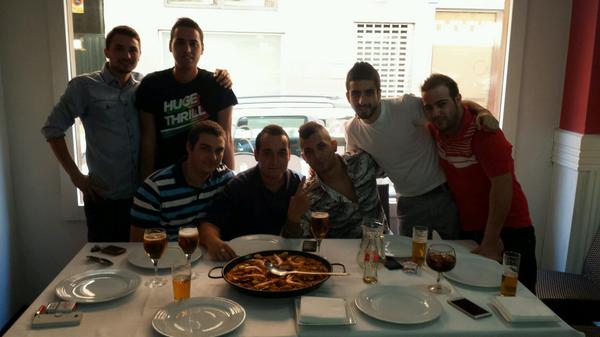 chechuu91's tweet photo. Buuuena paellita nos espera! ☺☺  @JaimeTalyCual  @sergiopelli15  @CaNaVi91 http://t.co/KsMTVBn1Rl