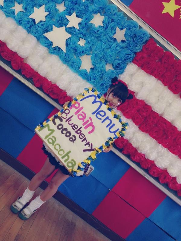 きゃとさん 加藤愛永 Twitter पर ちなみにきゃとのクラス3年7組ではベーグルを売っています 内装アメリカンでとっても可愛いので 来てください 教室には昼ステmcのためほんっとに始めと終わりしかいませんが 見つけたらぜひ写真撮ってくださいなっ きゃとさん 加藤愛永 Twitter पर ちなみにきゃとのクラス3年7組ではベーグルを売っています 内装アメリカンでとっても可愛いので 来てください 教室には昼ステmcのためほんっとに始めと終わりしかいませんが 見つけたらぜひ写真撮ってくださいなっ