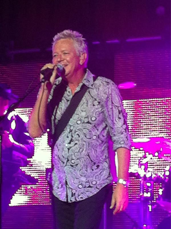 MrsJavaBeans's tweet image. And again... So much fun. Worth the trip to Ballarat @Icehouseband #ivadavies