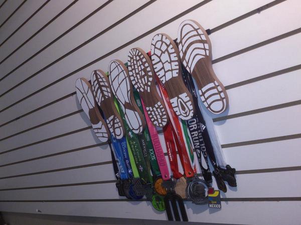 HunterMedals's tweet photo. @run4lifemx @los_delfondo les gustan nuestros medalleros, nos ayudan a promocionarlos? Muchas gracias!! http://t.co/00ESAsnXKG