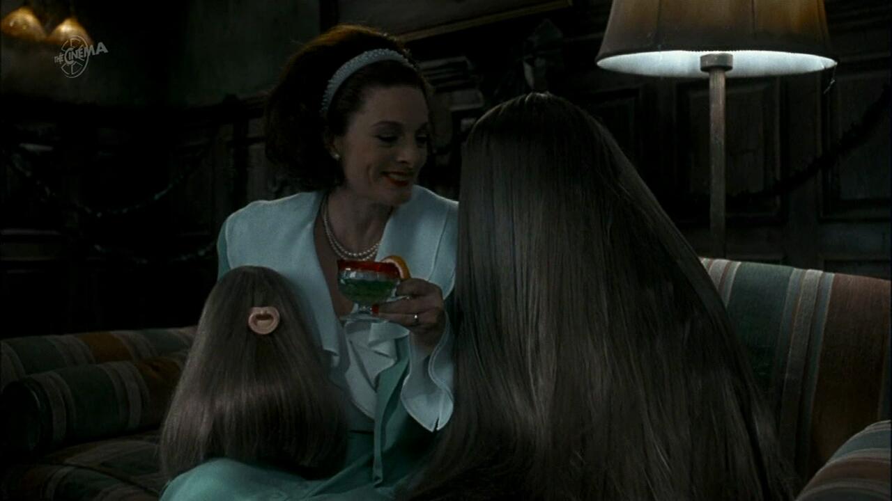 宇宙飛行士の小説判明しました まいらいか 普通人だったマーガレットがアダムス入りしてからすごく幸せそうなのがいいよね アダムスの一族ってズレてるけどそのズレた場所で凄く幸せそうに楽しそうにしてるのがいい ゴメズモーティシア夫妻もいいけど