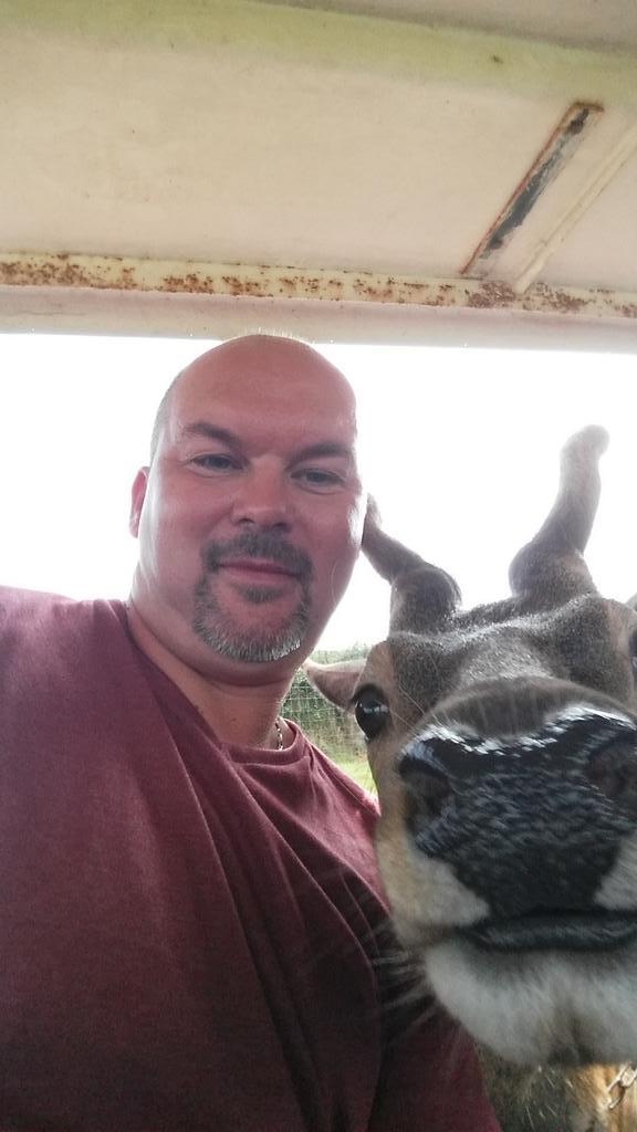 Love a selfie with an old deer #worldofcountrylife #devon #familytime