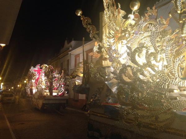 calle_sevilla's tweet photo. Disfruta de nuestras carrozas en la III NOCHE BLANCA DE LA CULTURA Y EL VINO #LaPalmaDelCondado http://t.co/K052liU9Es