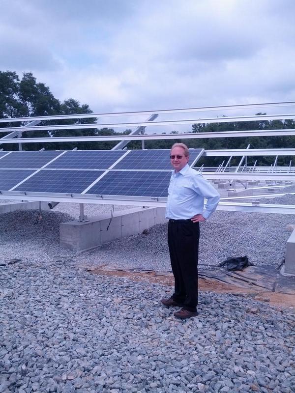 StuMarkham's tweet photo. Excited to see panels going into place at McKees Solar Park #NewarkDE http://t.co/lJUYONDnm2