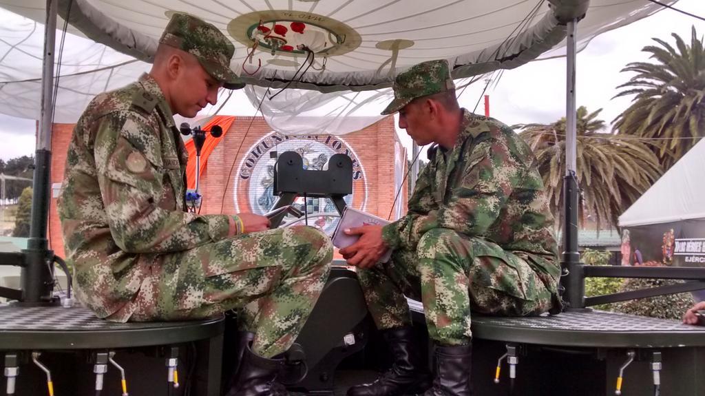 BwyH8V3IAAAsiWI.jpg:large