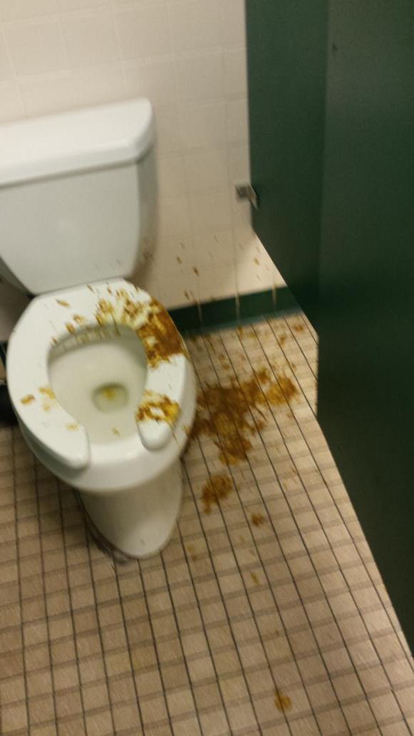 nakamakindom13's tweet image. #krogerproblems  how do u even miss this.  Time to get the hose put