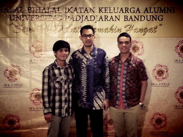 Edo_saputra's tweet photo. Bersama mantan petinggi @UPBMUnpad Uda @yuliandredarwis dan Uda Asra di Halal bi halal @IKAUnpad http://t.co/yAoUN5oJxK