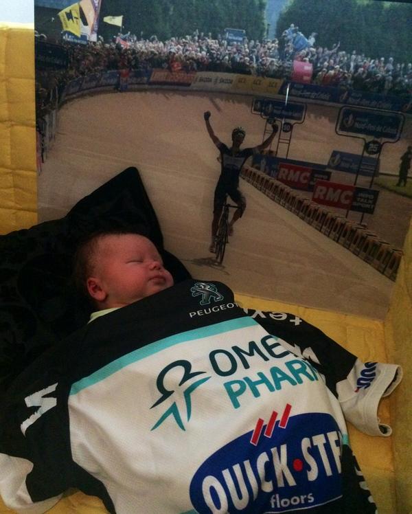 _Anne_Loes's tweet photo. @NikiTerpstra @opqscyclingteam vorige week donderdag is Niki geboren en deze foto hangt in zijn kamer #parijsroubaix http://t.co/owyTpTYjmL