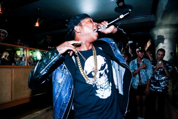 obvs RT <a href="/TheCut/">The Cut</a>: Ja Rule came out to celebrate the first night of Fashion Week: thecut.io/1lFg7Rn