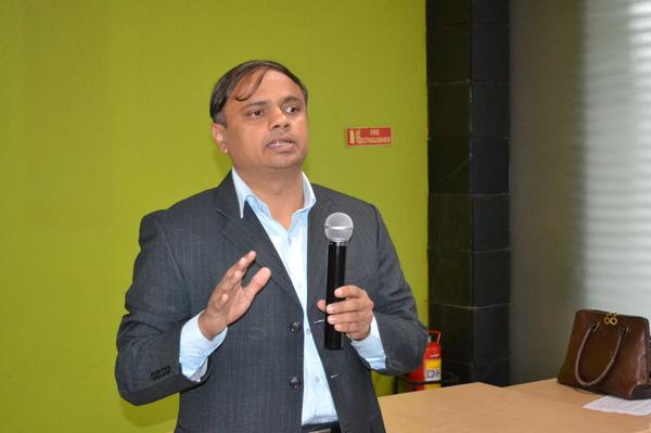 rajesh__patil's tweet photo. Omkar Nimbalkar, Director, IBM @ibmsoftware_in Inaugurating #Bluemixdays #Pune @aprasahney @n_shirodkar @ajityohannan http://t.co/QXOcfSZXWe