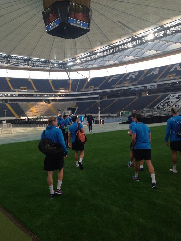 HansenToft's tweet image. Fed kamp i morgen med 40.000 på lægterne til verdensrekord, men vigtigst af alt skal 2 point på kontoen mod Löwen.