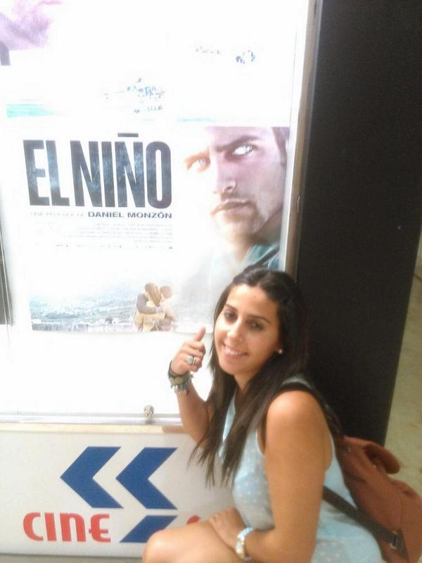 1520Amparo's tweet photo. en el cine cn lo k mas kiero yo @Selu_rm http://t.co/nctn3cf24x