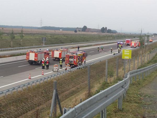 merzenich's tweet photo. Feuerwehübung an der neuen Teilstrecke A4 http://t.co/t3FAUaHs59