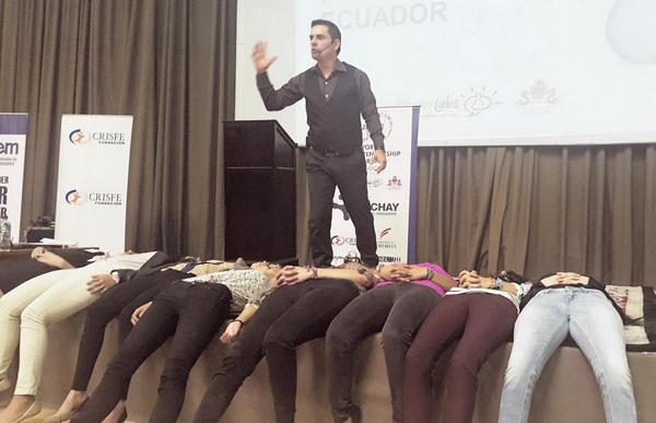 jwefecuador's tweet photo. Una muestra de cómo se vivió la intervención de Giovanni Rosanía. ¡Muchísimas gracias, mago! 
#jwefEC @USFQ_Ecuador http://t.co/y5WxGVY1D4