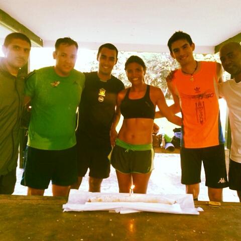 saairam's tweet photo. En el cumpleaños de Jolber uno de @AmarilloRunners  entre puro hombre... a pedir un DESEO!!! Jaja felicidades http://t.co/uIFmBKzGIy