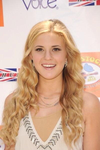 Happy 19th Birthday to the beautiful, talented Caroline Sunshine! Have a wonderful day!   