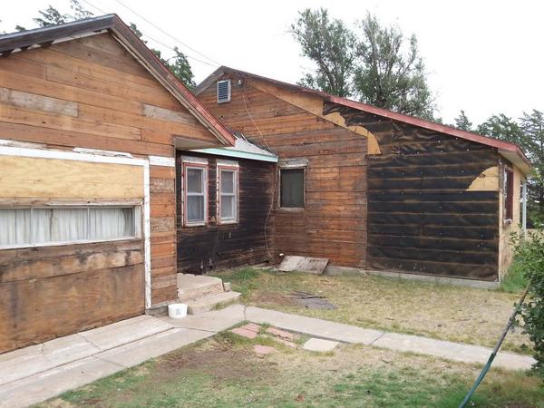 JasonBecker4955's tweet photo. Doing my part to make it rain! New siding and windows on house...trying to get er buttoned up! #rainbait http://t.co/lb4B7FrJzQ