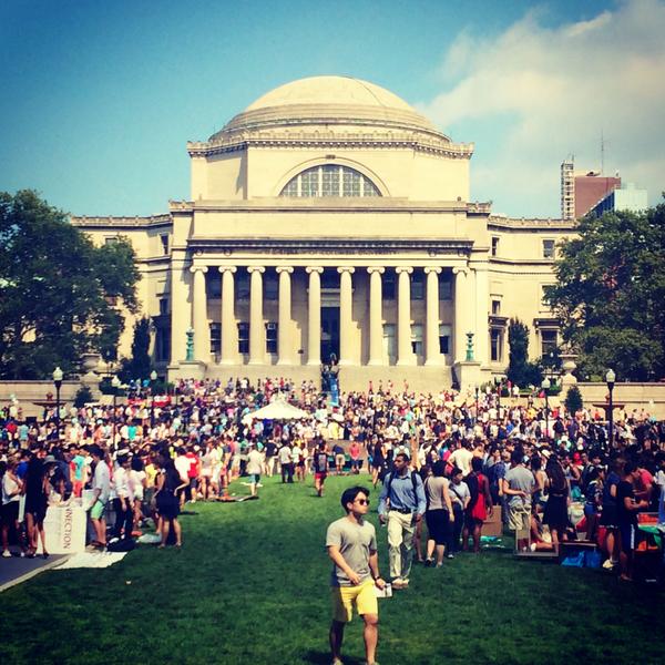 Columbia's tweet image. A beautiful scene from this afternoon's activities fair. Over 500 student groups contribute to our community.