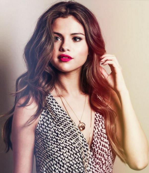 HITSDD's tweet photo. After fierce courting from multiple majors, @selenagomez has found a new label home. More: http://t.co/gOd8ItiaRy http://t.co/4vzuDjzt8v