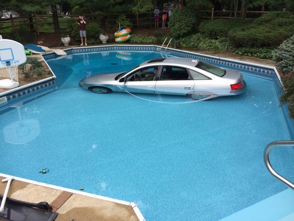NewMilfordPatch's tweet photo. PHOTO: 84-Year-Old Bergen County Man Drives Car Into Pool http://t.co/eD0X77C6ai http://t.co/05cMP8iPYj