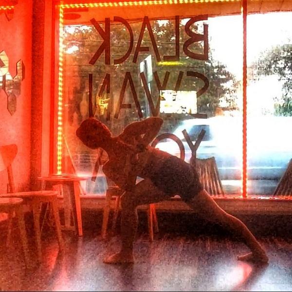 BlackSwanYoga's tweet image. Day 5 #BalanceBasics #parsvakonasanab or #revolvedextendedsideangle OR #fuckthisisuncomfortable but that&apos;s what I...